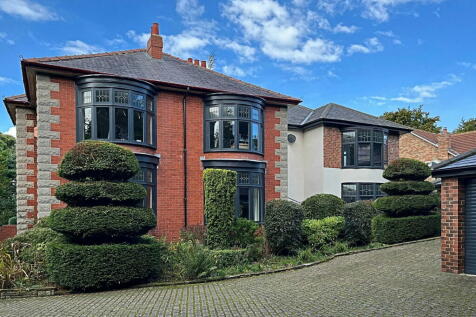 6 bedroom detached house for sale