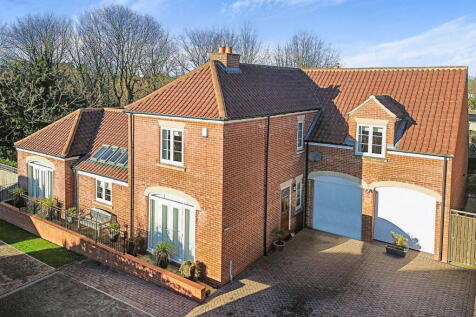 5 bedroom detached house for sale