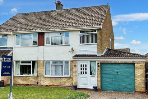 3 bedroom semi-detached house for sale