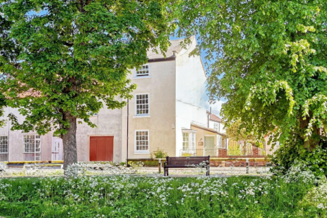 4 bedroom end of terrace house for sale