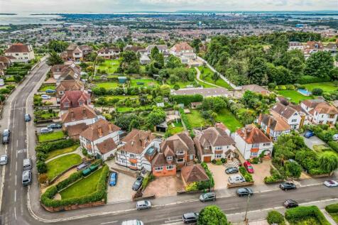 Hilltop Crescent, Portsmouth PO6 4 bed detached house for sale