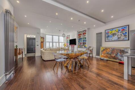 South Parade, Southsea PO4 3 bed apartment for sale