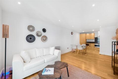 Flagstaff House, St. George Wharf, SW8 2 bed flat for sale