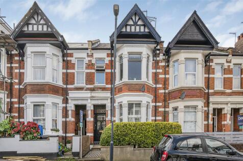 London NW10 3 bed flat for sale