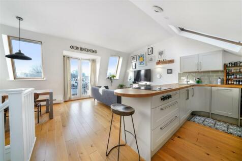 Putney Bridge Road, SW15 2 bed flat for sale