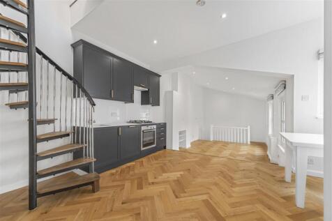 Orbain Road, SW6 3 bed maisonette for sale