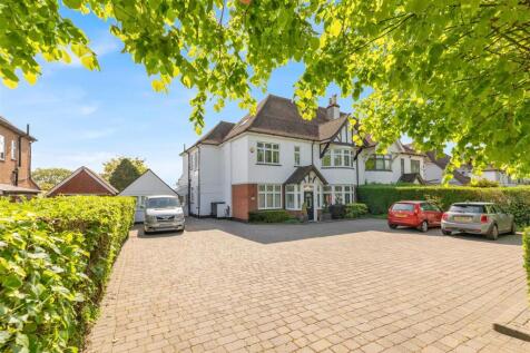 5 bedroom semi-detached house for sale