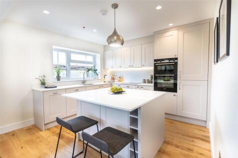 3 bedroom flat for sale