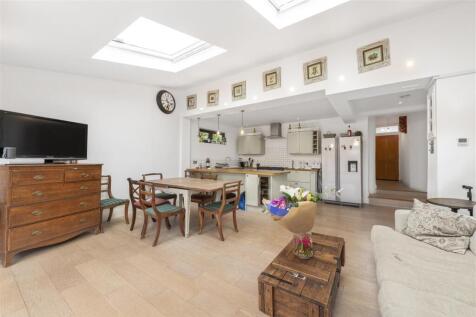 Uxbridge Road, W12 2 bed flat for sale