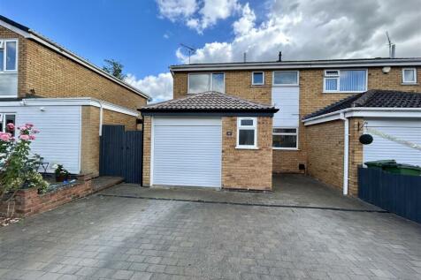 3 bedroom semi-detached house for sale