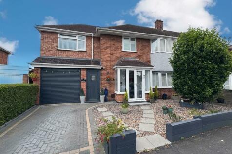 4 bedroom semi-detached house for sale