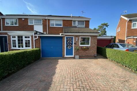 3 bedroom semi-detached house for sale
