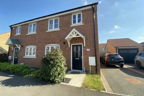 3 bedroom semi-detached house for sale