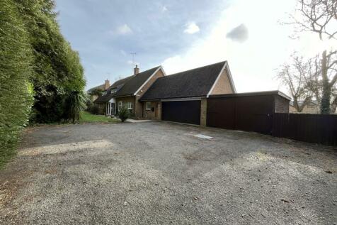 6 bedroom detached house for sale