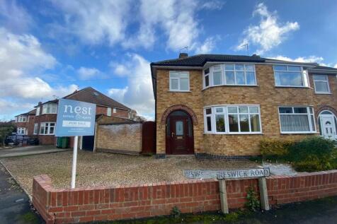 3 bedroom semi-detached house for sale