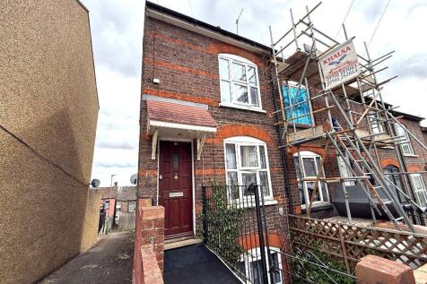 South Luton, Luton LU1 3 bed end of terrace house for sale