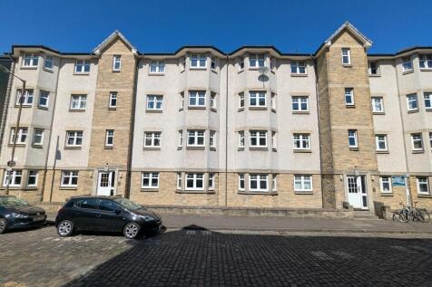 3 bedroom ground floor flat for sale