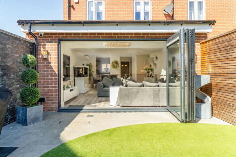 4 bedroom town house for sale