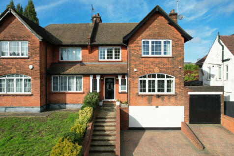 3 bedroom semi-detached house for sale