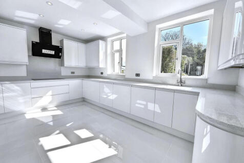 5 bedroom terraced house for sale
