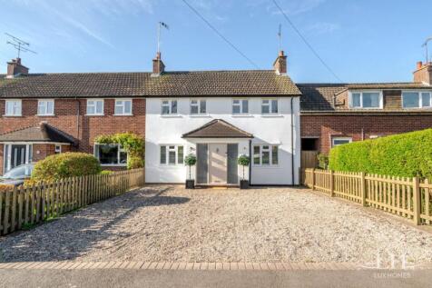 Pemberton Avenue, Ingatestone 3 bed terraced house for sale