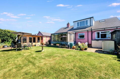 4 bedroom detached bungalow for sale