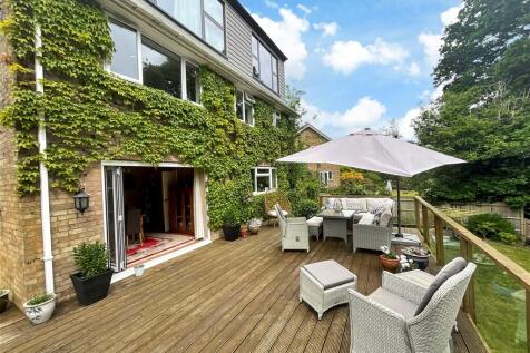 6 bedroom detached house for sale
