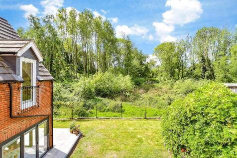 6 bedroom detached house for sale