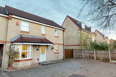 4 bedroom link detached house for sale