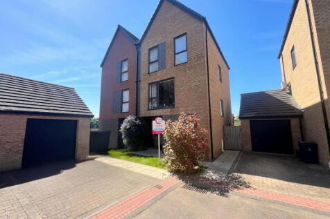 3 bedroom semi-detached house for sale