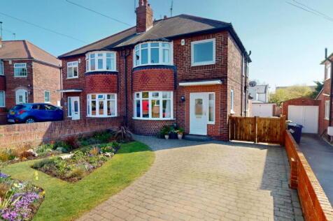 3 bedroom semi-detached house for sale