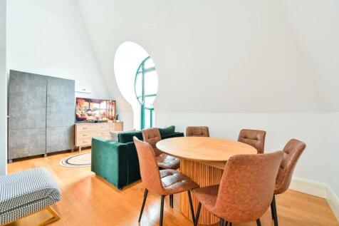 West Block, Forum Magnum Square... 2 bed penthouse for sale