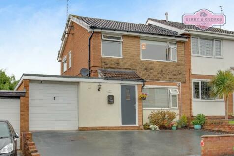 3 bedroom semi-detached house for sale