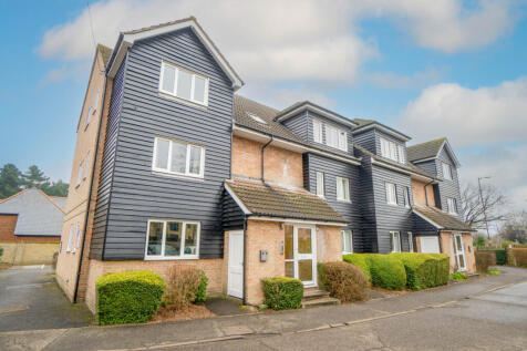 Brooklands Walk, Chelmsford, CM2 9 2 bed flat for sale