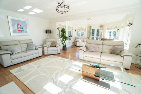 4 bedroom detached bungalow for sale