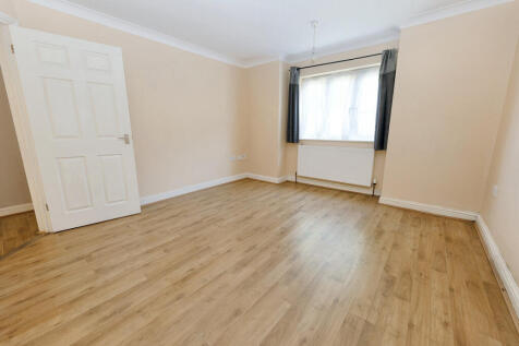 Clayburn Circle, Basildon, SS14 1 2 bed flat for sale