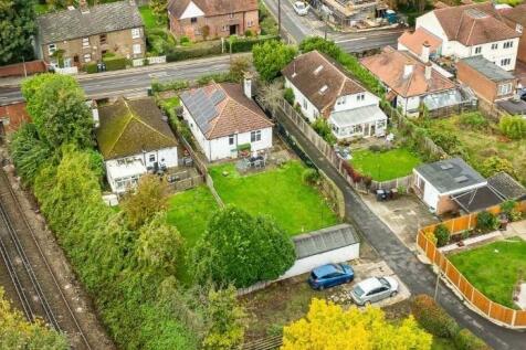 2 bedroom detached bungalow for sale