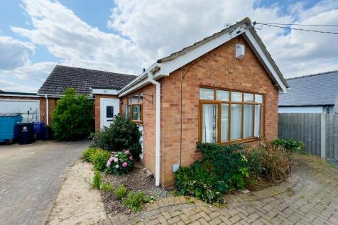 4 bedroom detached bungalow for sale