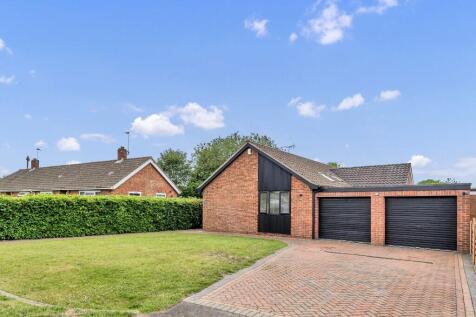 Holt Road, Horsford NR10 4 bed detached bungalow for sale