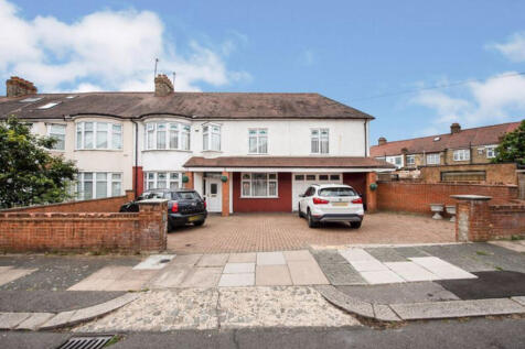7 bedroom end of terrace house for sale