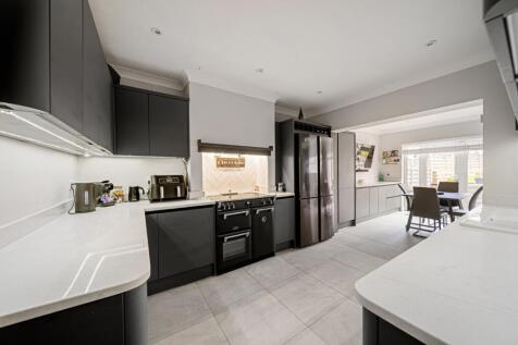 4 bedroom semi-detached house for sale