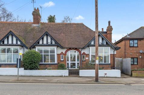 Station Road, Milton Keynes MK17 2 bed end of terrace house for sale