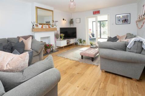 The Lea, Kibworth Beauchamp LE8 5 bed link detached house for sale