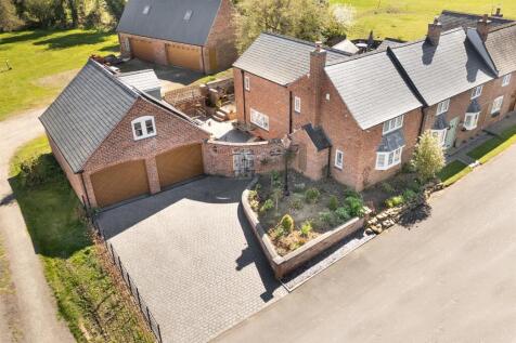 4 bedroom semi-detached house for sale