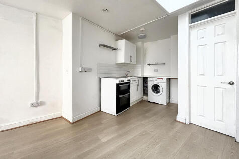 Studio flat for sale