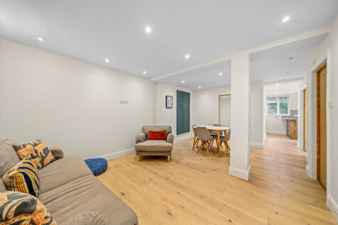 Knollys Road, Streatham SW16 2 bed ground floor flat for sale