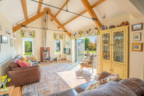 Whitland SA34 4 bed detached bungalow for sale
