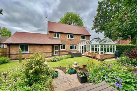 4 bedroom detached house for sale