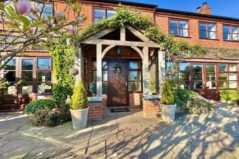 5 bedroom detached house for sale