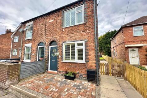 2 bedroom semi-detached house for sale